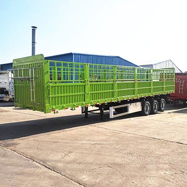 高低板花栏半挂车 13米高栏运输车与1.8米大开门仓栏助力高效货物装卸